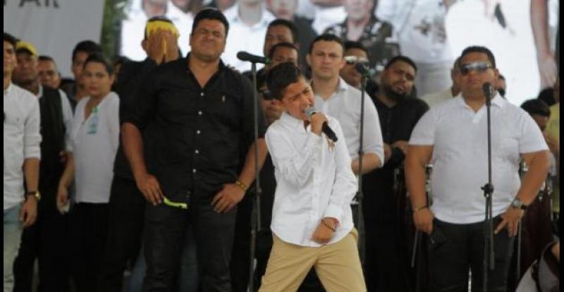 Martincito Compone Y Canta Conmovedora Canción A Su Papá