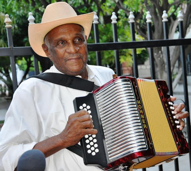 El Rey Vallenato Náfer Durán Díaz, será homenajeado