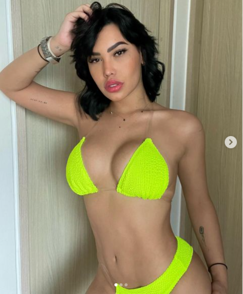 Ana Del Castillo Compé Sensuales Fotografías En Diminuto Bikini