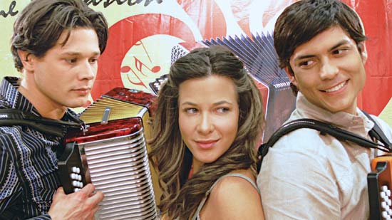 Cuando los Angeles Tocan Vallenato 