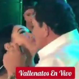 Polémico Beso De Ana Del...