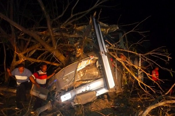 Se estrelló el bus de los K Morales!!!