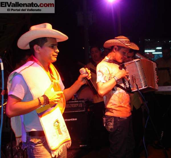 Más Internacional, Jorge Celedón Canta A Dúo Con Un Merenguero