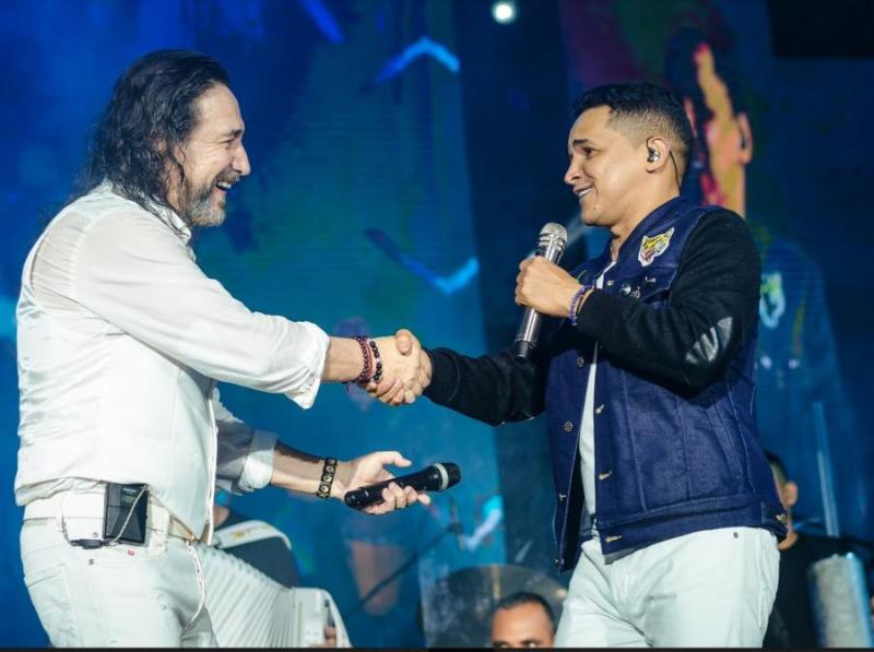 Jorge Celedón Y Marco Antonio Solís,  Monumentales En Ecuador