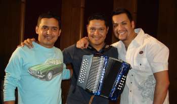 Jorge Celedón y Victor Manuel Graban el Video 'Todo No Puede Llamarse Amor'
