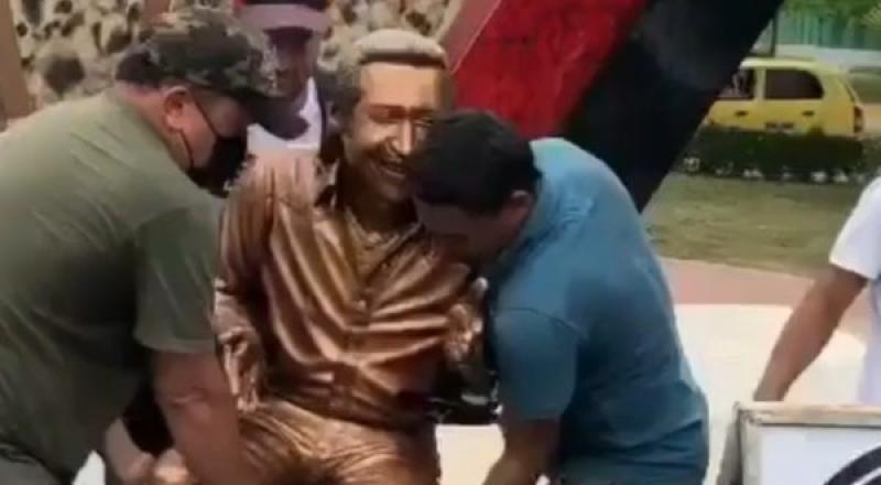 Alcalde Decidió Retirar La Estatua De Diomedes Díaz En Valledupar