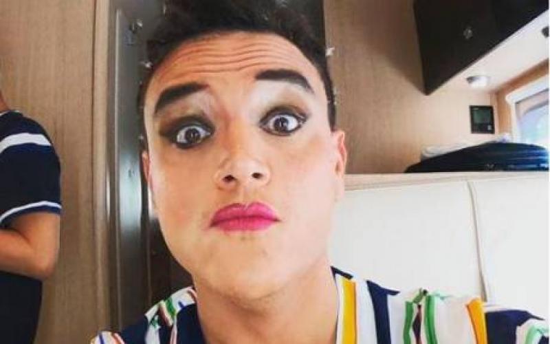 Silvestre Dangond Vestido Y Maquillado Como Mujer