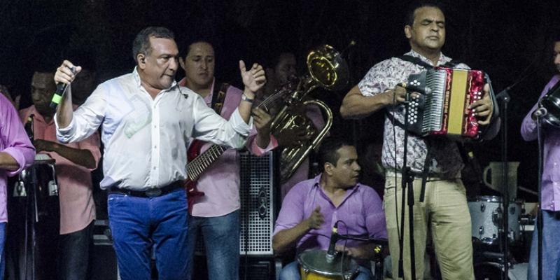 Beto Zabaleta y Goyo Oviedo Con Clase y Estilo 