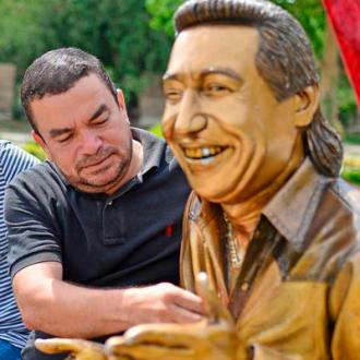 Historia De La Estatua - El Diomedes Díaz Que Nació En El Barrio Doce De Octubre De Valledupar