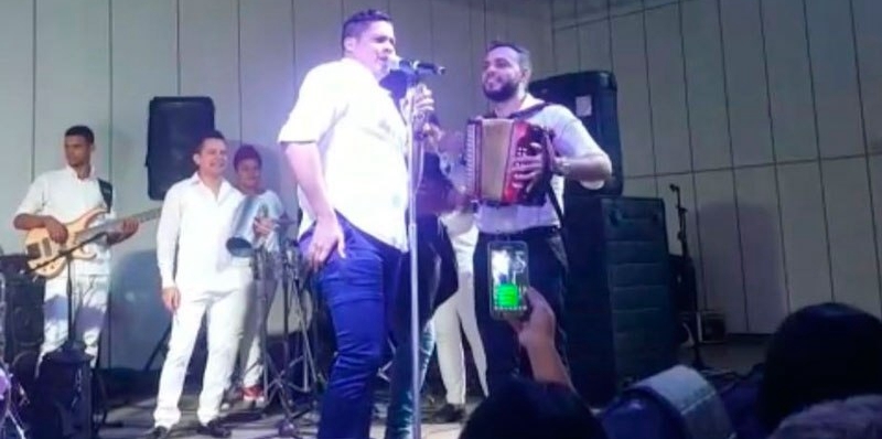 Los Disidentes De Kvrass Rafa Pérez Y El Nene Carrascal Cantaron Juntos En Fiesta Privada 