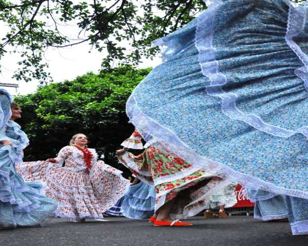 El tradicional Desfile de Piloneras cumple sus primeros 20 años
