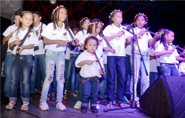 Claro y la Fundación Festival de la Leyenda Vallenata llegan a 420 niños becados