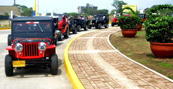 Hacía La Paz, caravana de Jeep Willys parranderos 