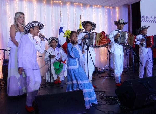 Los Niños del Vallenatos de la Escuela Rafael Escalona unidos por la paz de Colombia