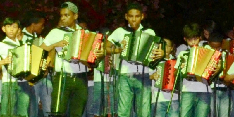 Estudiantes becados en educación musical vallenata 