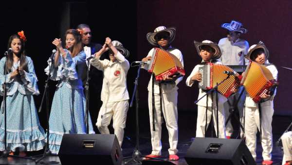 Los Niños del Vallenato de la Escuela Rafael Escalona invitados 