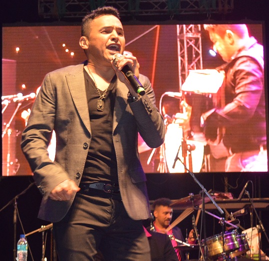 Jorge Celedón el vallenato internacional para  Celebrar Amor y Amistad en Venezuela y Chile