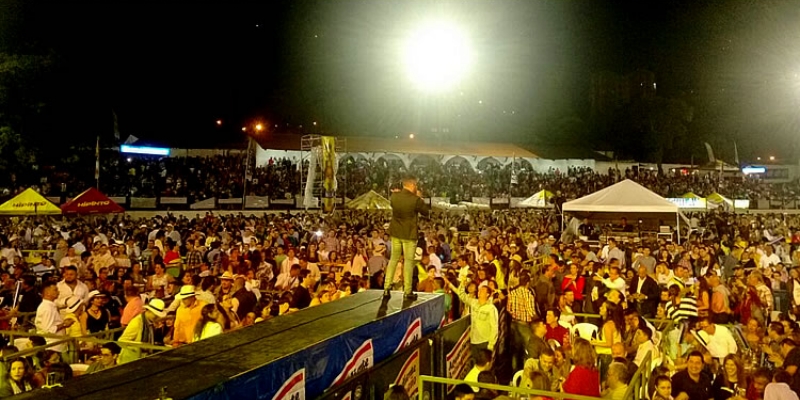 Jean Carlos Centeno vuelve a cantarle a Medellín