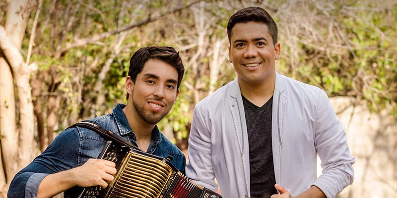 Michel Torres y Javier Matta Amor Bendito En La Serenata A Santa Marta