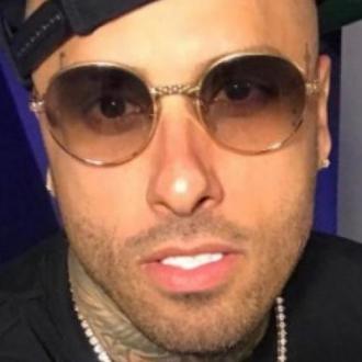 Nicky Jam Canta Vallenato...